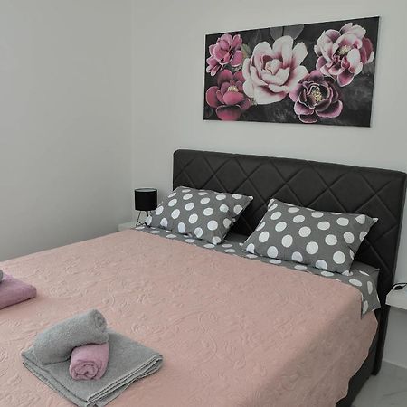 Apartment Laura 扎达尔 外观 照片