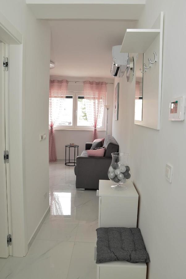 Apartment Laura 扎达尔 外观 照片