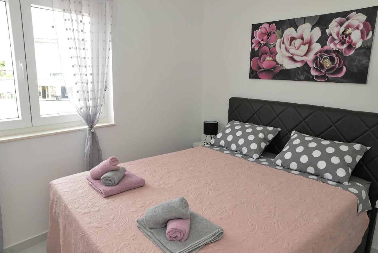 Apartment Laura 扎达尔 外观 照片