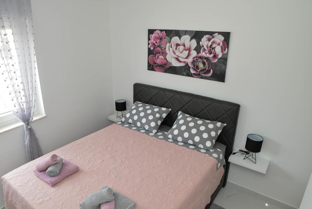 Apartment Laura 扎达尔 外观 照片