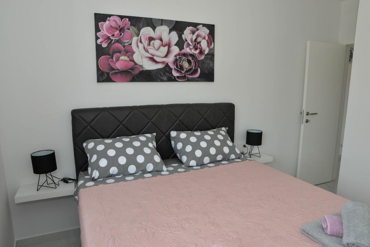 Apartment Laura 扎达尔 外观 照片