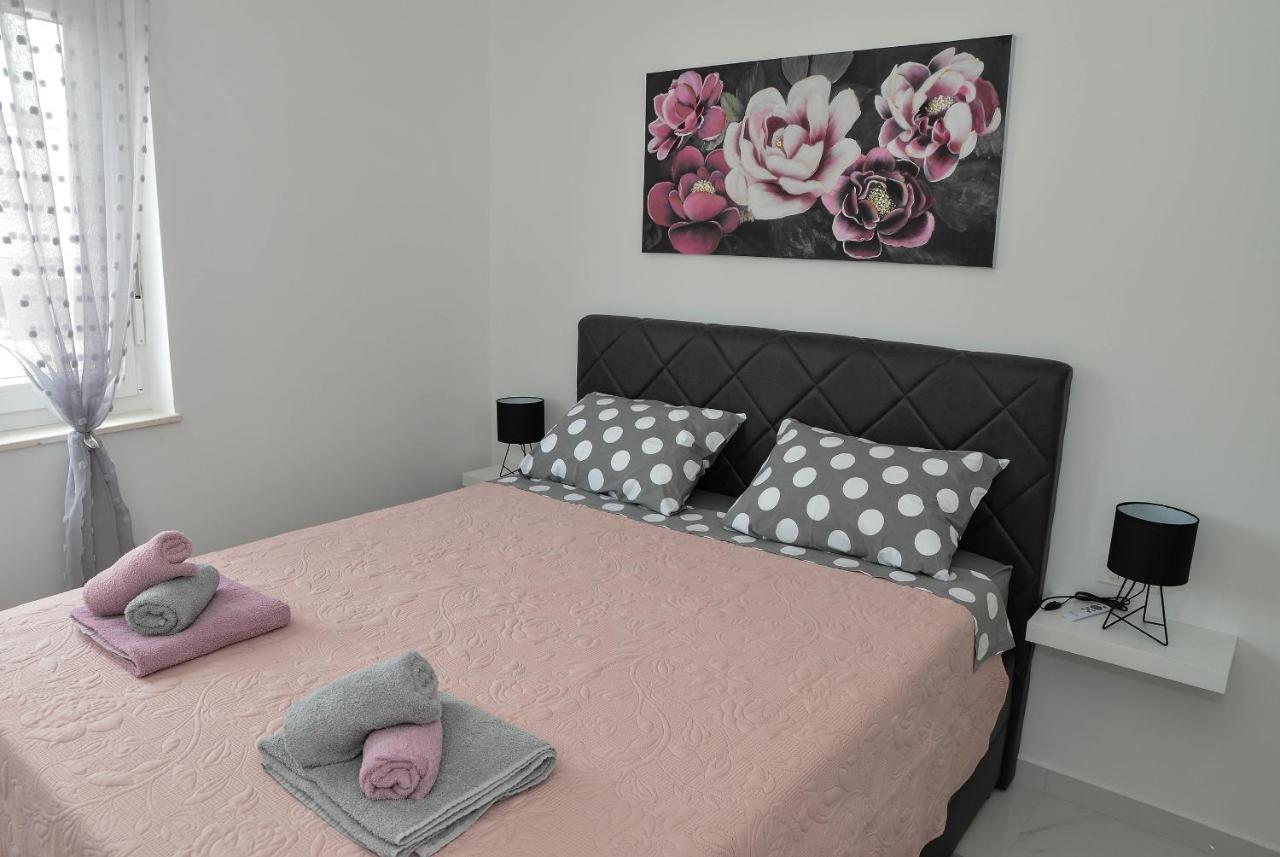 Apartment Laura 扎达尔 外观 照片