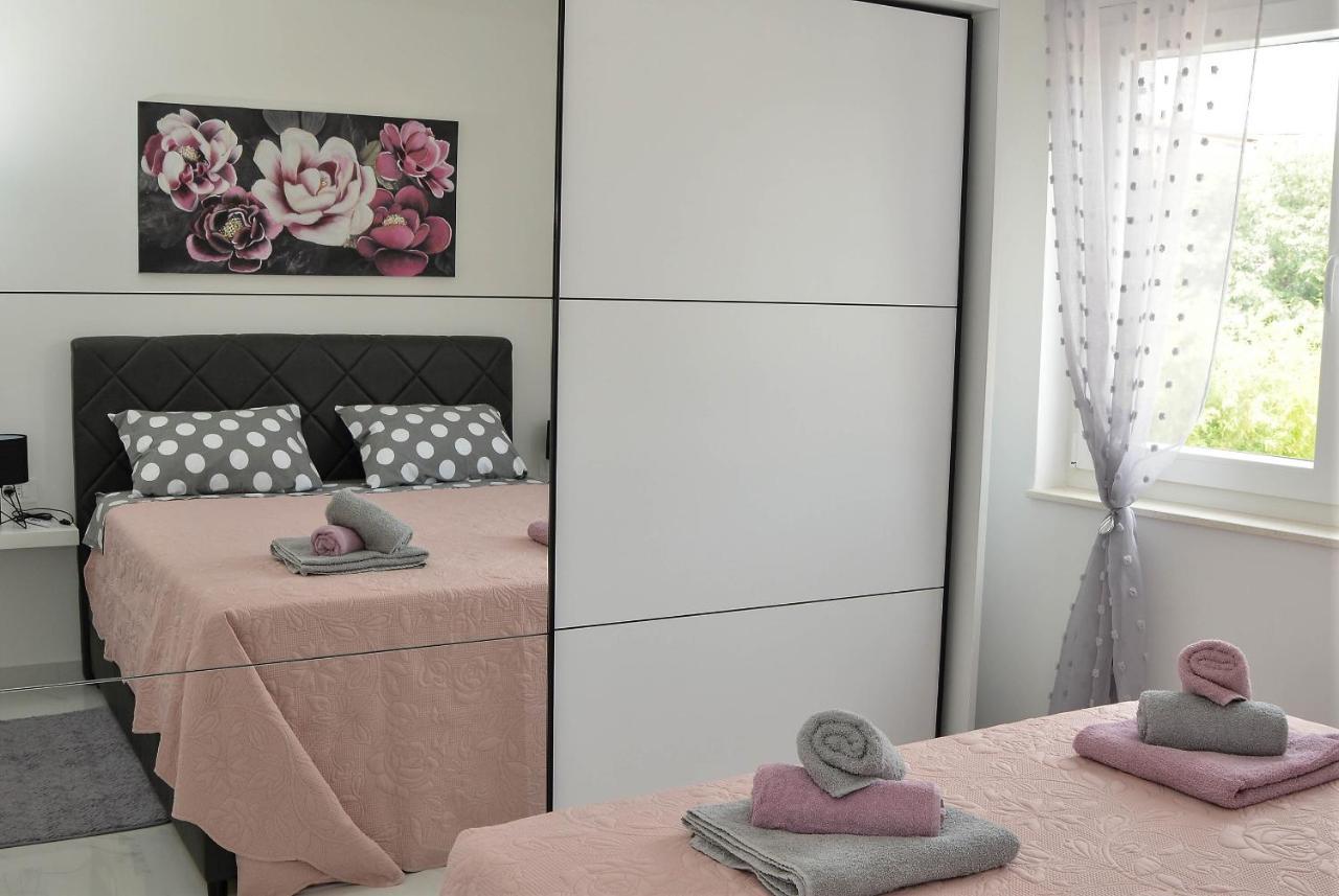 Apartment Laura 扎达尔 外观 照片